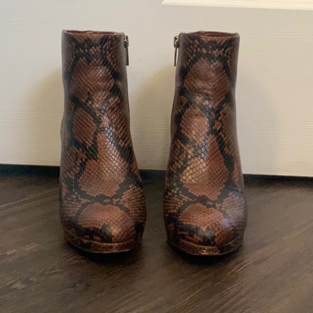Boots - Picture 3 of 7